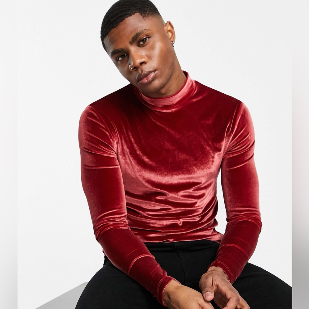 ASOS DESIGN muscle long sleeve t-shirt in burgundy velour with turtleneck - Picture 3 of 16